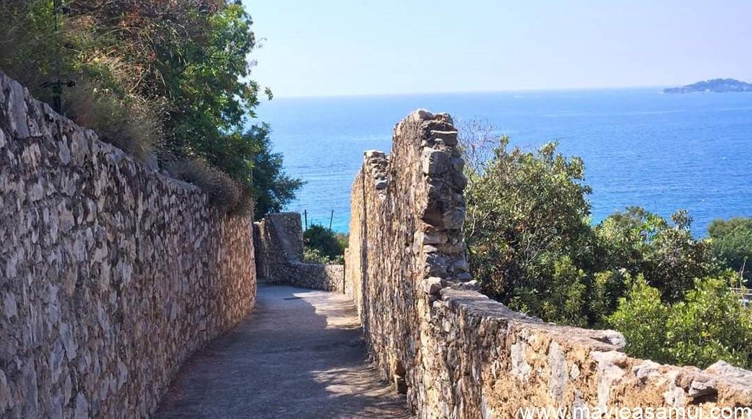 Eze, Sentier de Nietzche. Réflexion sur le burn-out