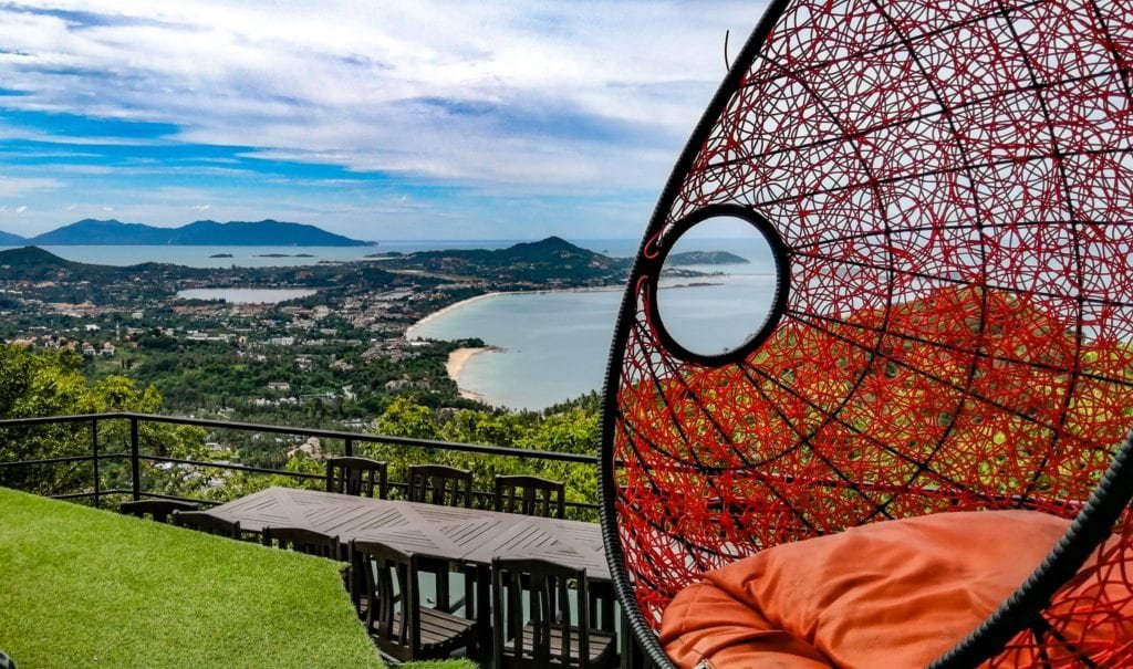 Vue panoramique en terrasse au Heart Shape Mountain Seaview à Koh Samui.