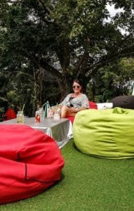 Instant Lydie et Eric en terrasse.