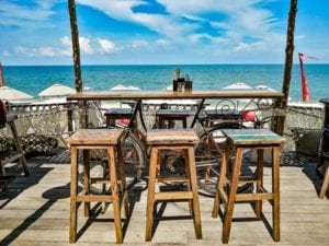 Table décoration avec un velo a Lamai beach