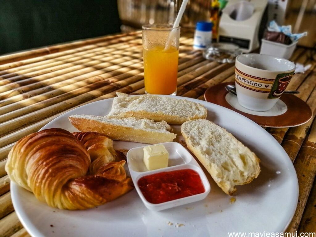Petit déjeuner français a la Boulangerie-Pâtisserie de Samui