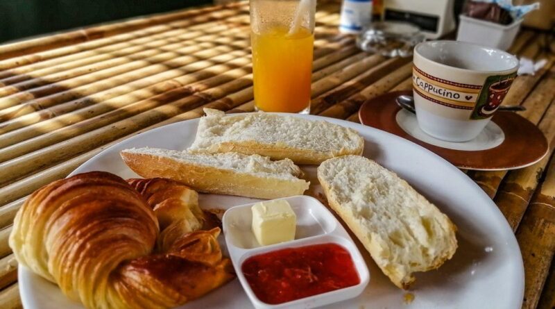 Petit déjeuner français a la Boulangerie-Pâtisserie de Samui