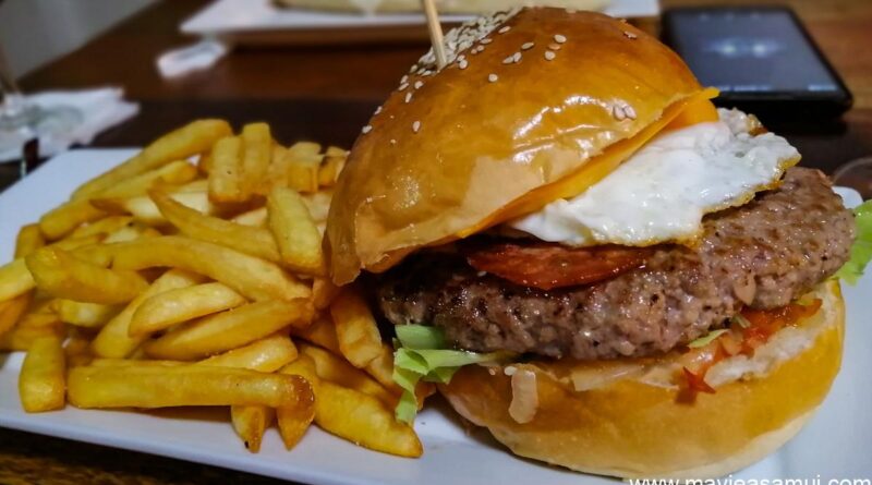 Big Burger Boeuf, oeuf, cheddar, oignon du Petit Malouin a Lamai.