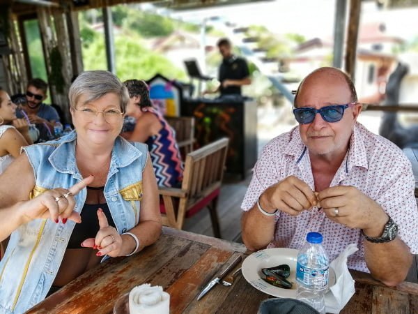 Pascale et Alain a la journée Bodega de la Bohemia Beach Lounge a Koh Samui