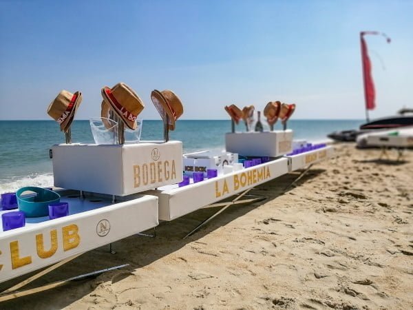 Bar flottant la Bodega de 60 personnes pour la Bohemia Beach