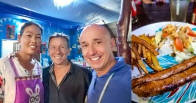 Komrai Restaurant à Bangrak – Délicieuses Merguez et Chipolatas Komrai est petit un restaurant franco-thaï situee pres du marche de Bangrak (Bophut) a Koh Samui, Thaïlande.