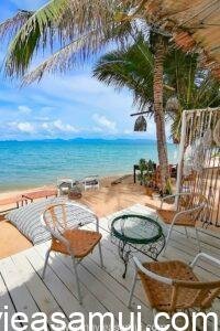 Stterrasse au Café de Cool nomme également The Vibe et aussi Relax Samui dans le nord de l’île de Koh Samui a Ban Tai.tues de grenouilles regardant la mer au Café de Cool nomme également The Vibe et aussi Relax Samui dans le nord de l’île de Koh Samui a Ban Tai.