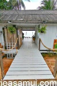 Entrée du Café de Cool nomme également The Vibe et aussi Relax Samui dans le nord de l’île de Koh Samui a Ban Tai.
