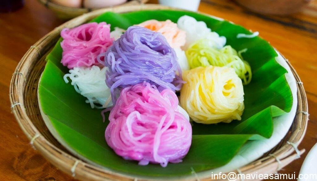 Vermicelles, nouilles de pâtes thaies en couleurs par Ma Vie A Samui.
