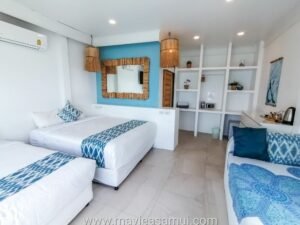 Chambre 2 grands lits et 1 petit lit pour 5 personnes du bungalow en bord de mer So Kohkoon a Samui