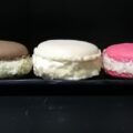 Frozen Macaron Rossini, Les macarons glacés Rossini, fabrication de macarons glaces par le glacier Rossini Ice Cream a Koh Samui, Thailande.a K