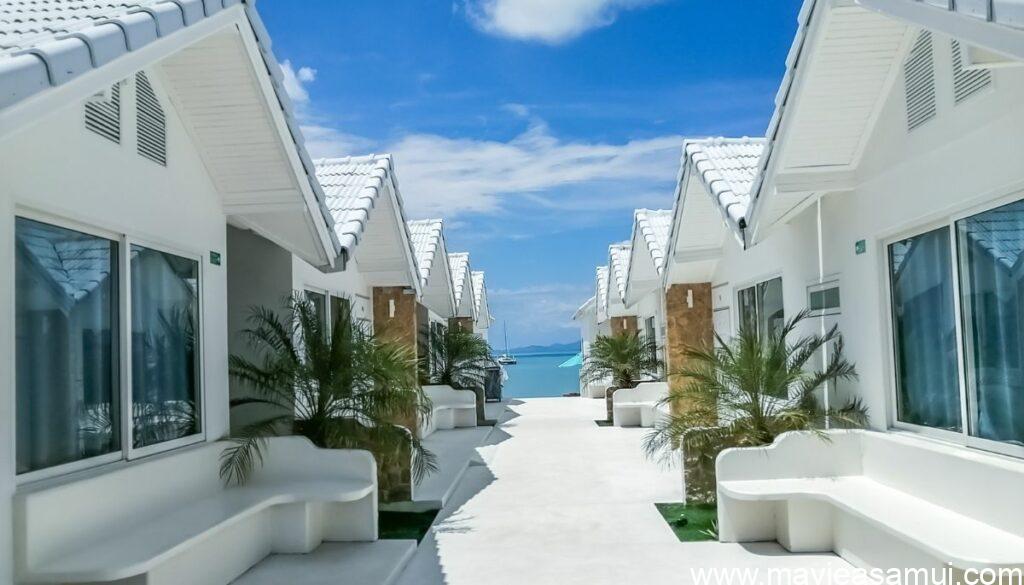 Hotel Bungalows So Kohkoon a Bangrak (Big Buddha) en bord de mer et de plage avec piscine, bar et restaurant.