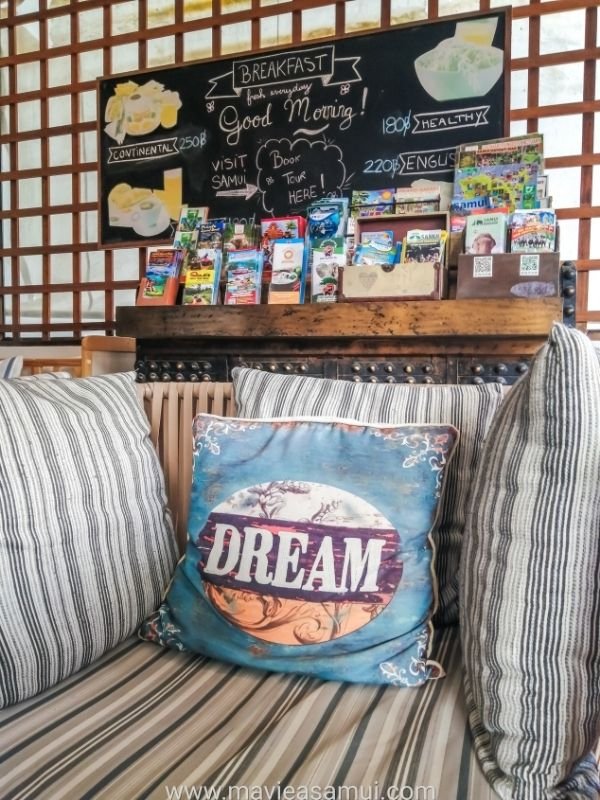 Fauteuil dans la reception de l'hotel Hacienda, Samui