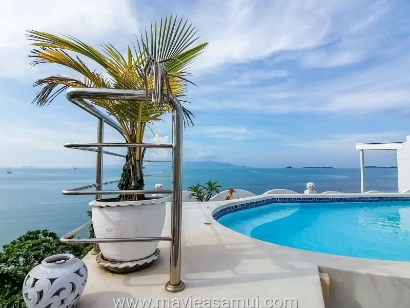 Vue panoramique depuis la piscine rooftop (toit-terrasse) de l'hotel Hacienda sur Fisherman's Village, Koh Samui