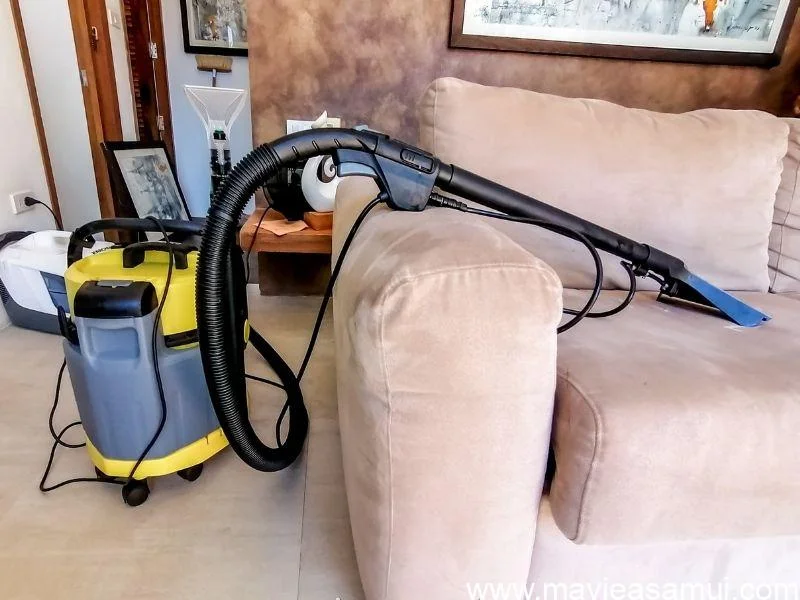 Nettoyage en profondeur d'un canapé réalisé par Luxury Cleaning Samui.