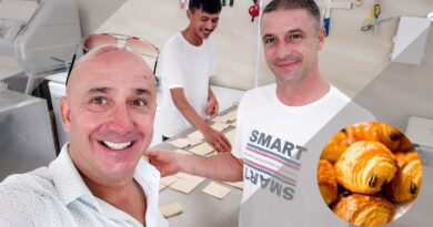 Le Premier Ingrédient Pour Faire Un Bon Pain Au Chocolat C’Est L’Amour, Boulangerie de Samui, Thaïlande.