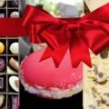 Desserts de Noel Rossini a Koh Samui avec des glaces de Noel, des macarons glaces et des boites de chocolats belges.