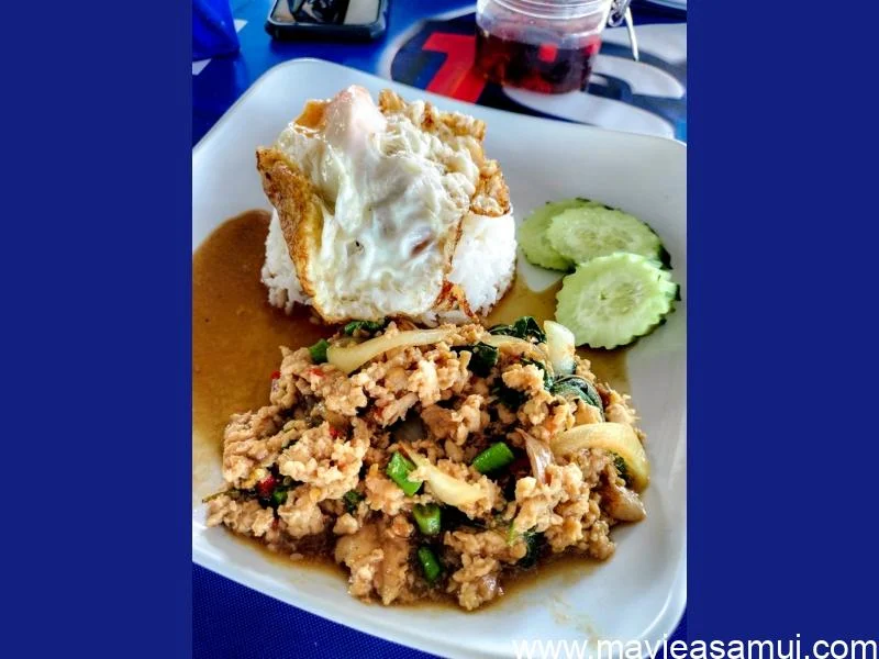 Khun Dja vient d'ouvrir aujourd'hui les portes de son restaurant thaï traditionnel dans le village de Plai Laem (Big Buddha) à Koh Samui.