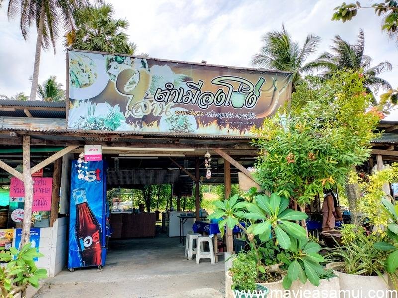 Khun Dja vient d'ouvrir aujourd'hui les portes de son restaurant thaï traditionnel dans le village de Plai Laem (Big Buddha) à Koh Samui.