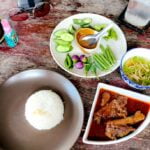 Ce Restaurant Mijote De La Cuisine Thaïe, Birmane et Européenne