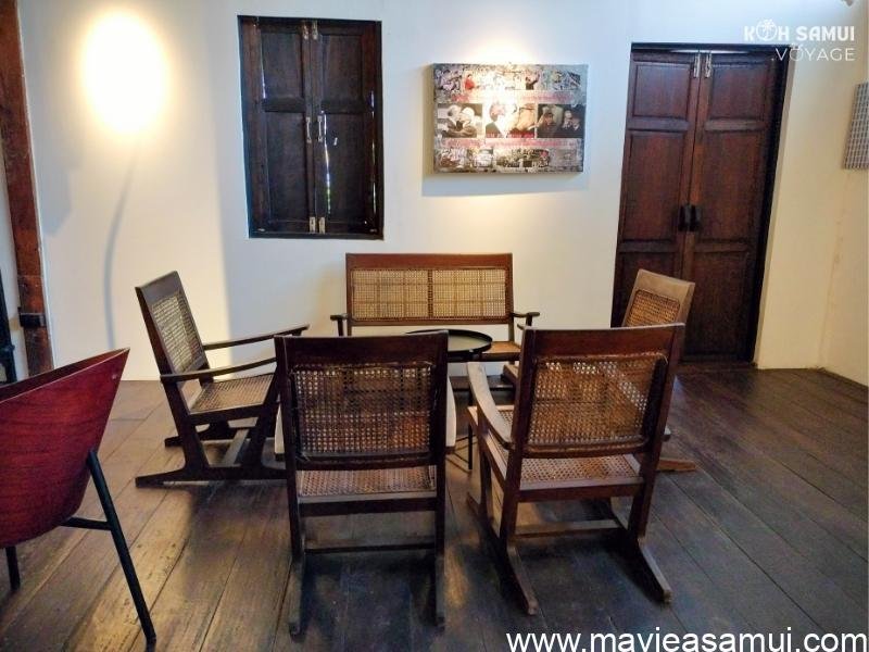 Les meubles contemporaions de la boutique Kankaew Verjus Design a Hua Thanon, Koh Samui, Thaïlande.