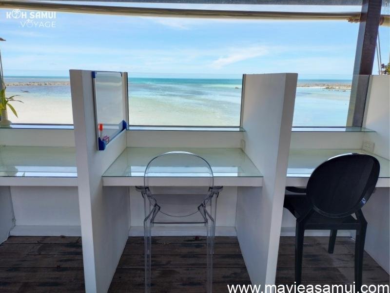 La Galerie d'Art contemporain, le Restaurant et l'Espace Co-Working Internet Kankaew Verjus Design a Hua Thanon, Koh Samui, Thaïlande.