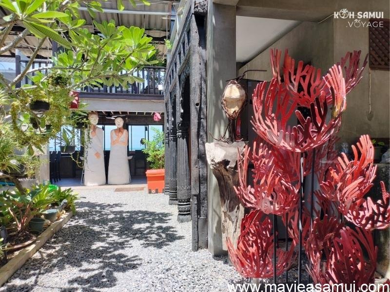 La Galerie d'Art contemporain, le Restaurant et l'Espace Co-Working Internet Kankaew Verjus Design a Hua Thanon, Koh Samui, Thaïlande.