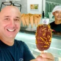 Croquez dans les délicieuses glaces MagNice chez Rossini Ice Cream le glacier à Koh Samui, Thaïlande.