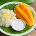 Découvrez le délicieux Mango Sticky Rice à Koh Samui en Thaïlande