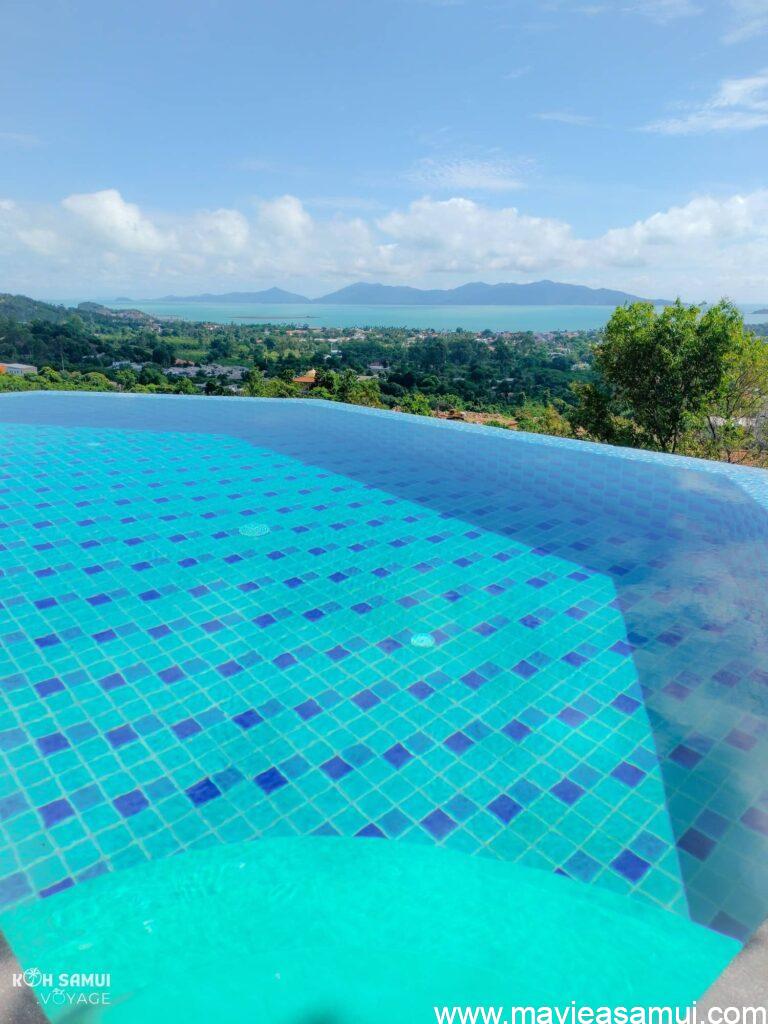 Piscine vue mer et île de Koh Phangan