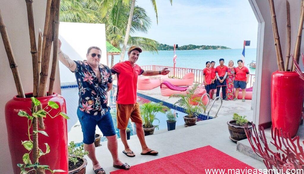 Le Red Elephant Beach Club sur Lamai Beach à Koh Samui en Thaïlande du sud avec plage privée, bar, restaurant, piscine et événements.
